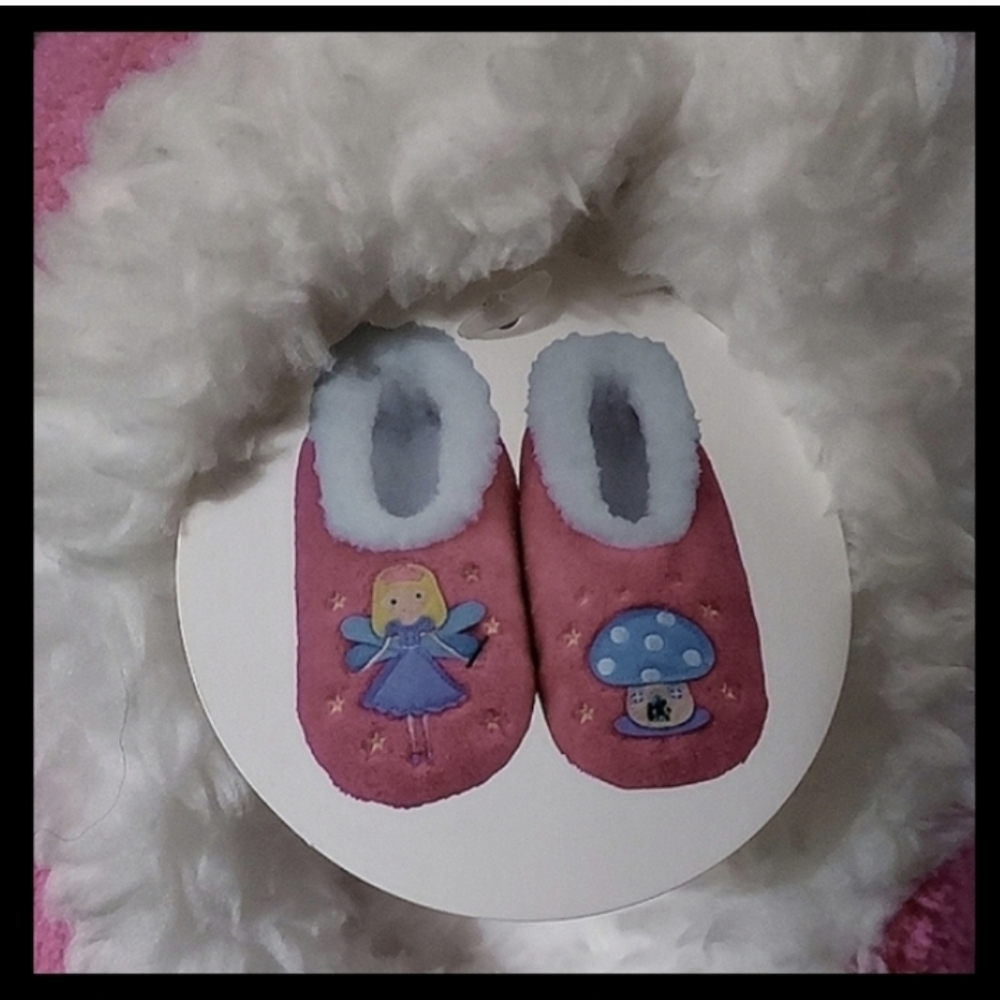 New  Bundle Snoozies Slippers Childs  L4-5   You get 2 new pairs, 1 price FINAL
